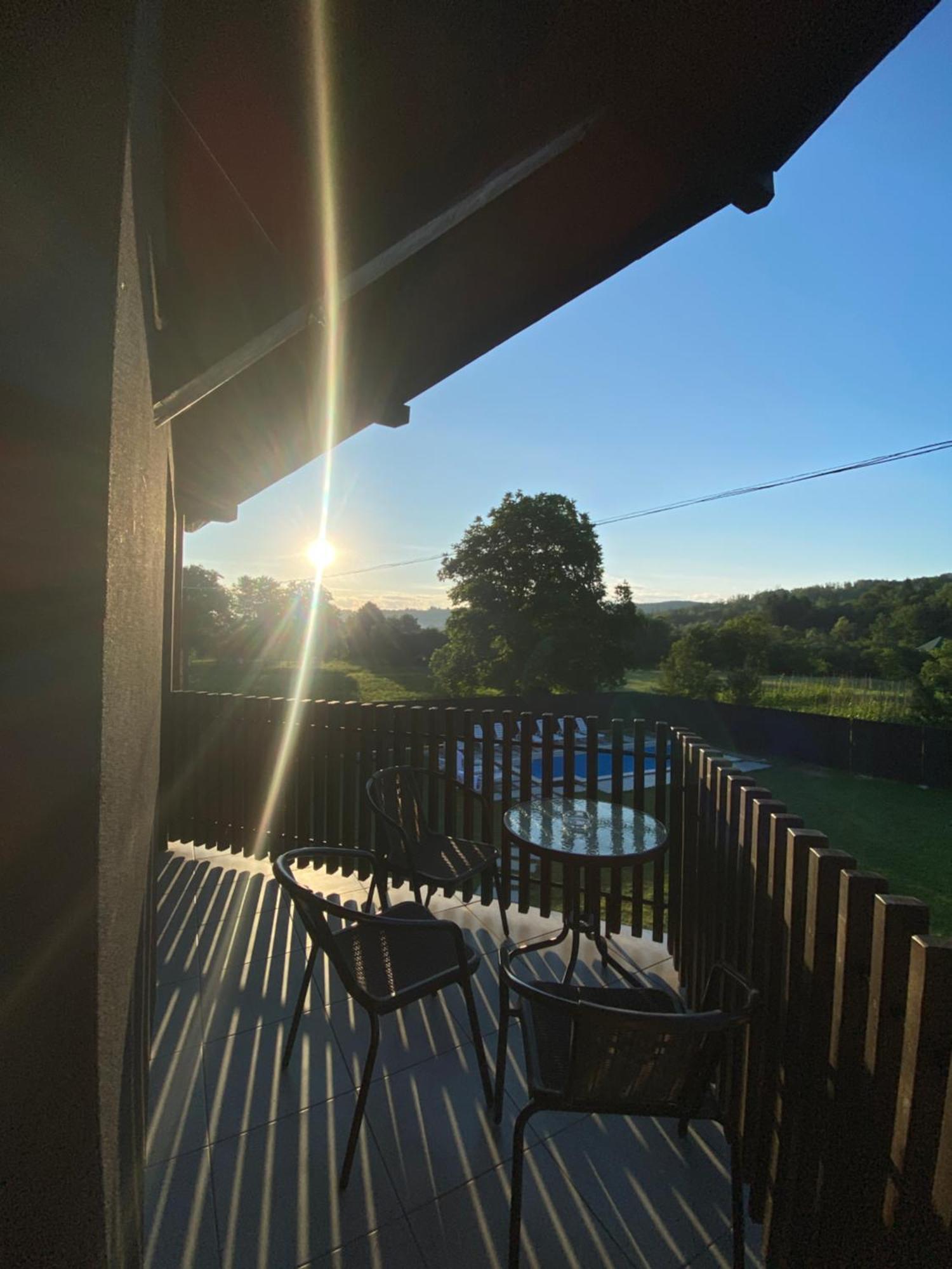 Mishelter Villa Myhove Buitenkant foto