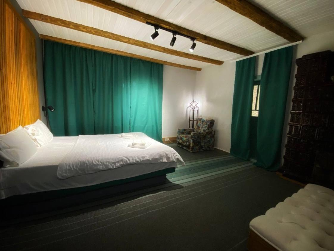 Mishelter Villa Myhove Buitenkant foto