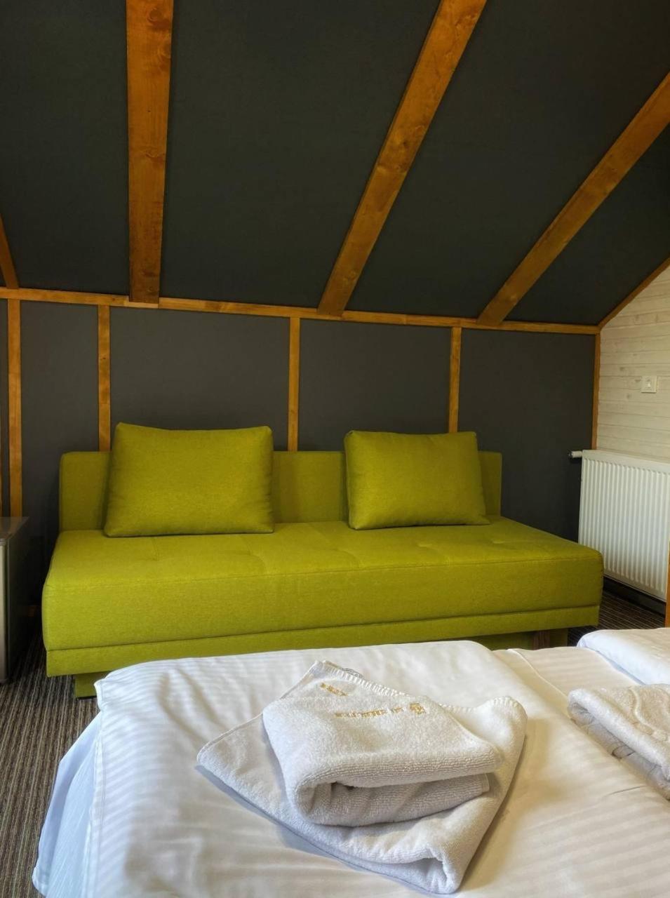 Mishelter Villa Myhove Buitenkant foto